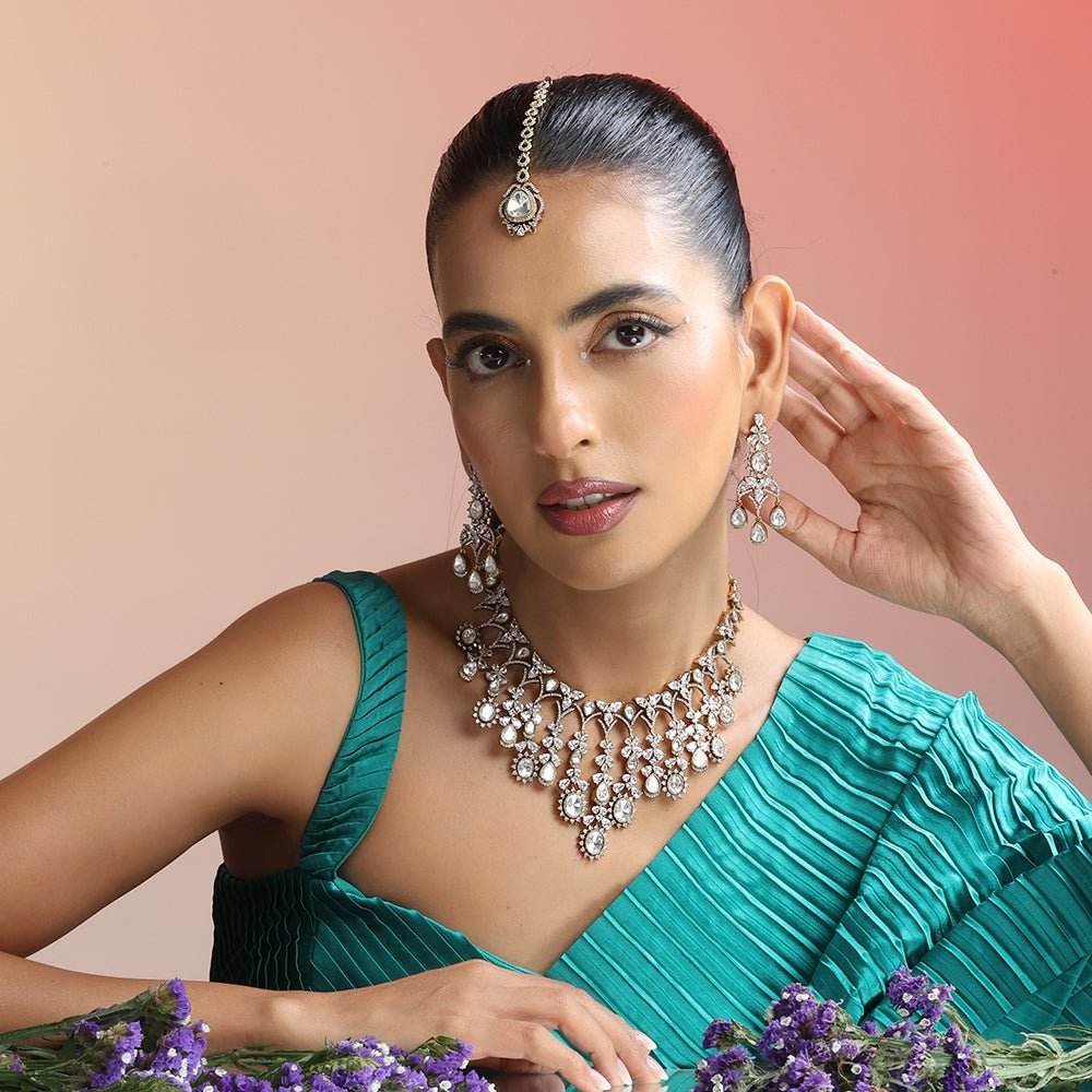 Royal Kundan Bridal Jewelry Set – Necklace, Earrings, and Maangtikka - Auraa Trends