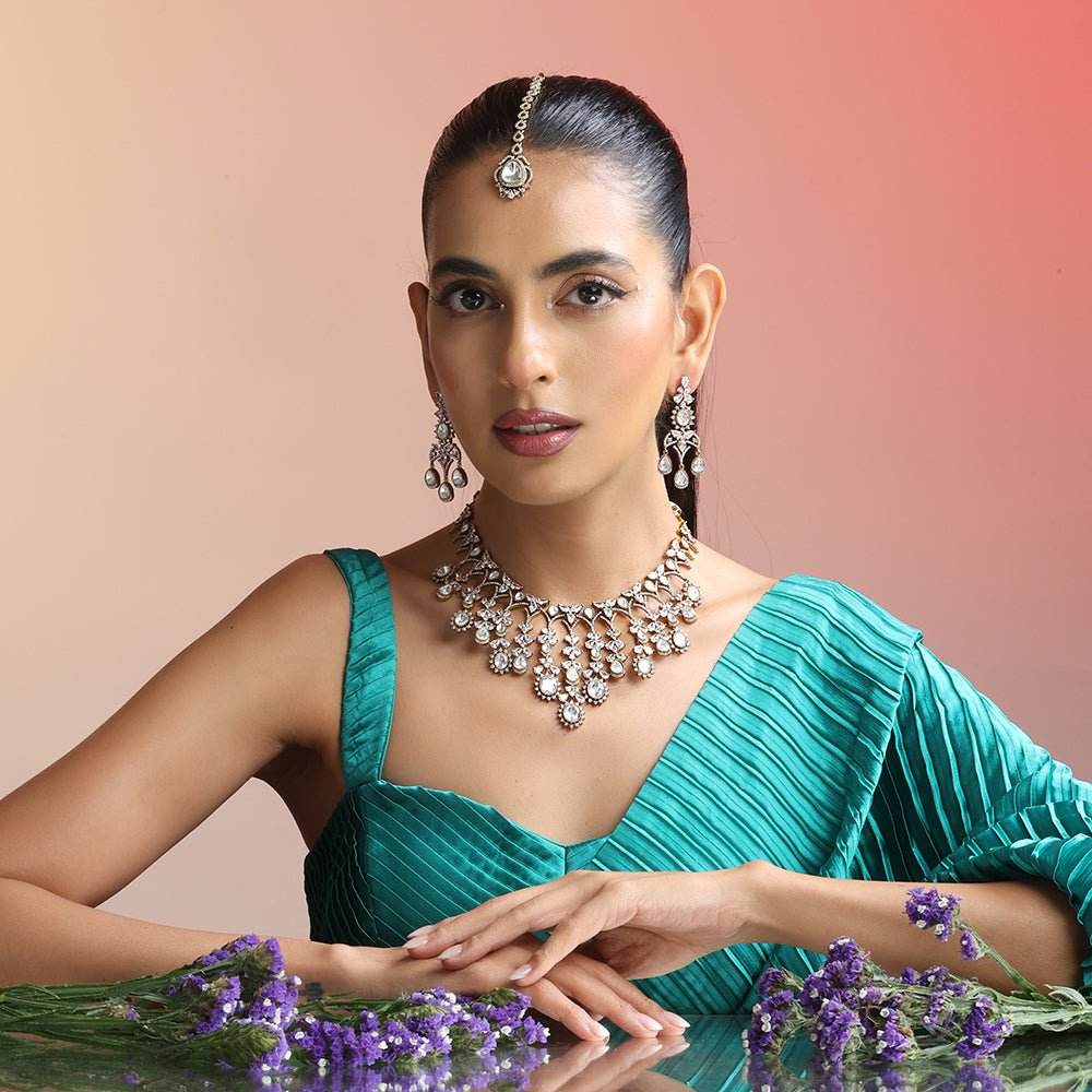 Royal Kundan Bridal Jewelry Set – Necklace, Earrings, and Maangtikka - Auraa Trends