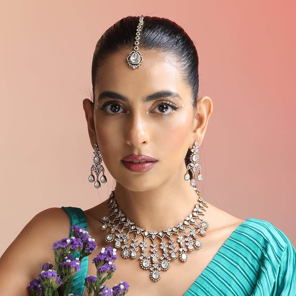 Royal Kundan Bridal Jewelry Set – Necklace, Earrings, and Maangtikka - Auraa Trends