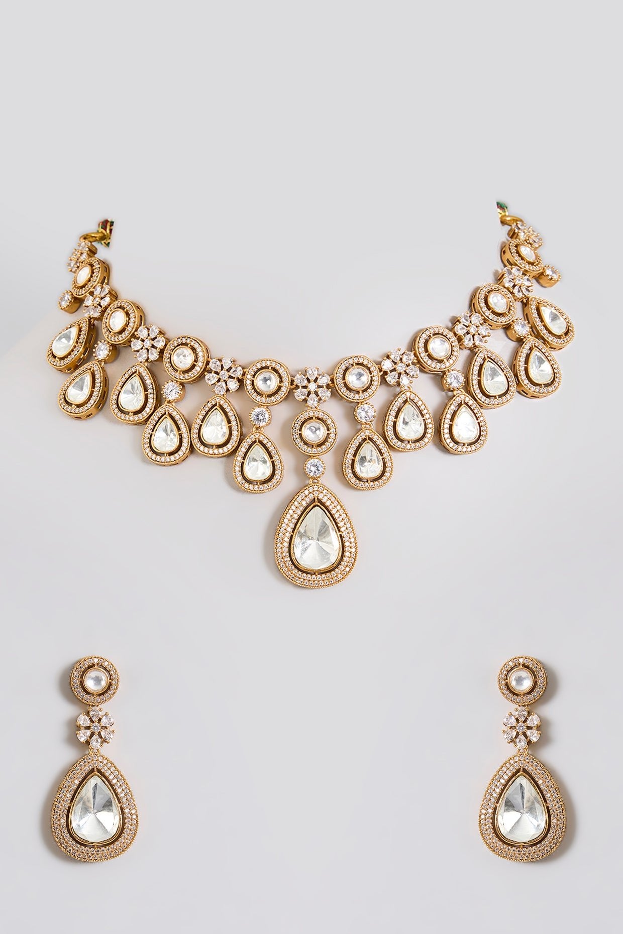Royal Maroon Kundan Necklace Set with Bold Pendant - Auraa Trends - Necklace - Royal Maroon Kundan Necklace Set with Bold