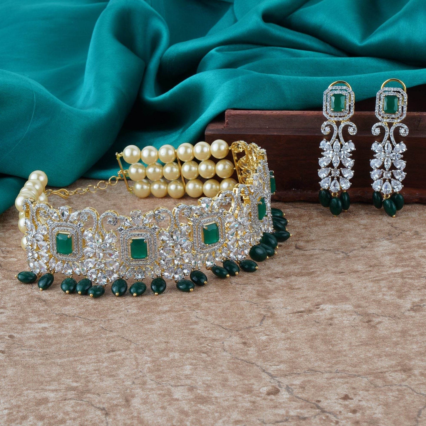 Sparkling Green Semi Precious Stones Emerald Choker - Auraa Trends