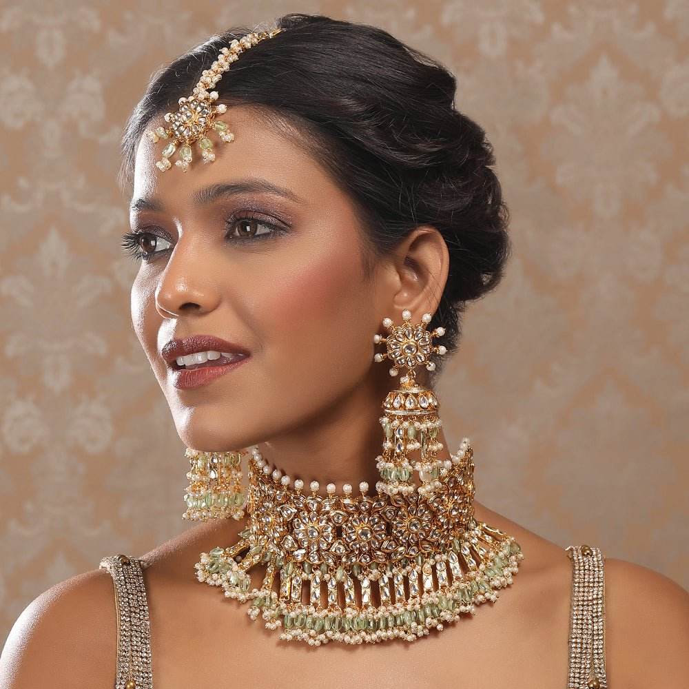 Stunning Gold Choker Necklace Paired With Elegant Earrings - Auraa Trends