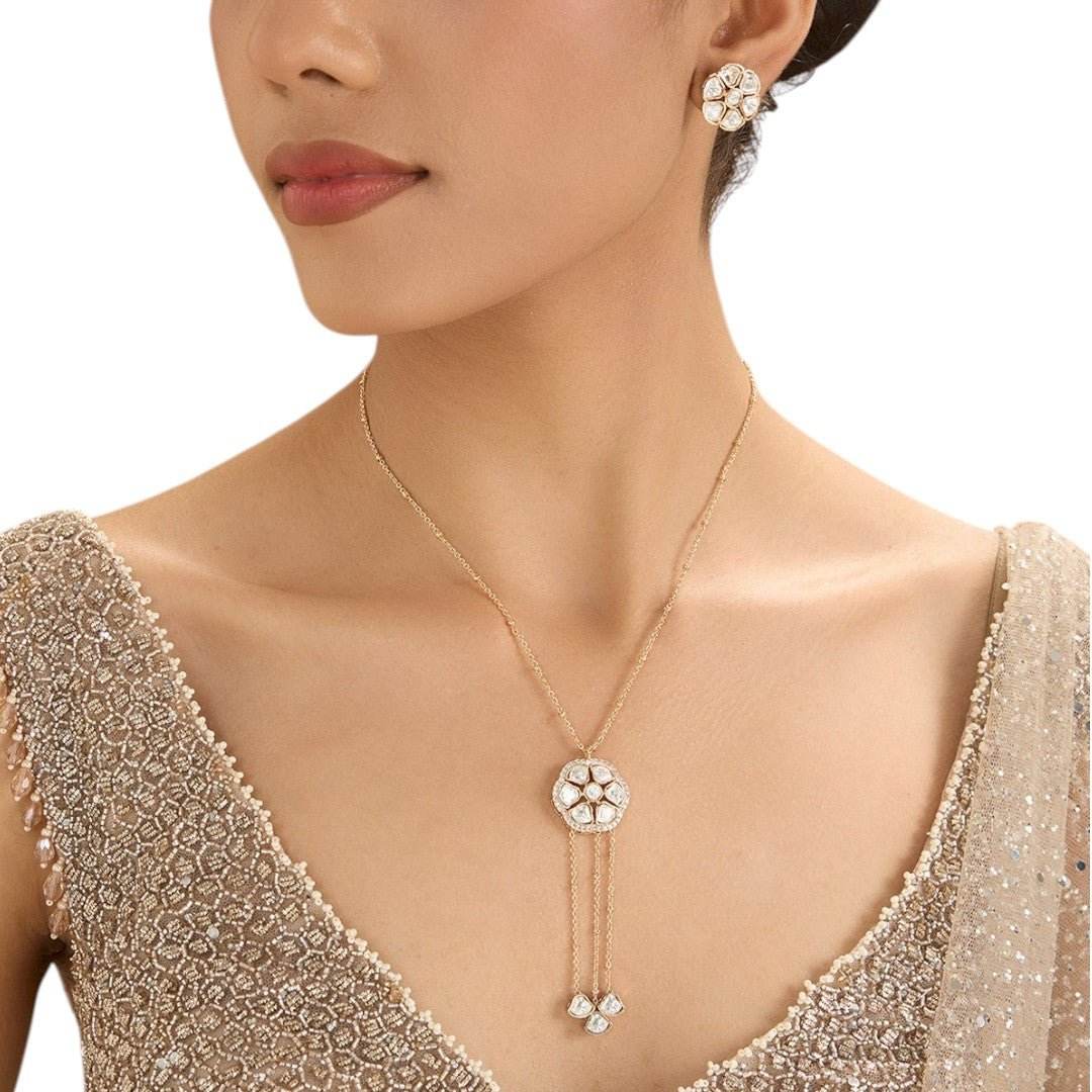 Stunning Gold-Plated Kundan Floral Necklace Set with Stud Kundan Earrings – Simple Ethnic Jewelry - Auraa Trends