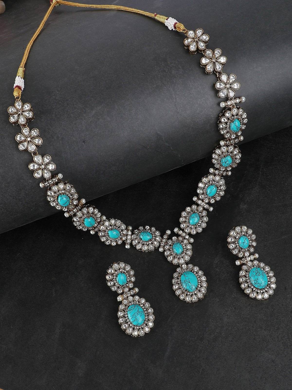 Turquoise Kundan Necklace Set with Floral Detailing - Auraa Trends
