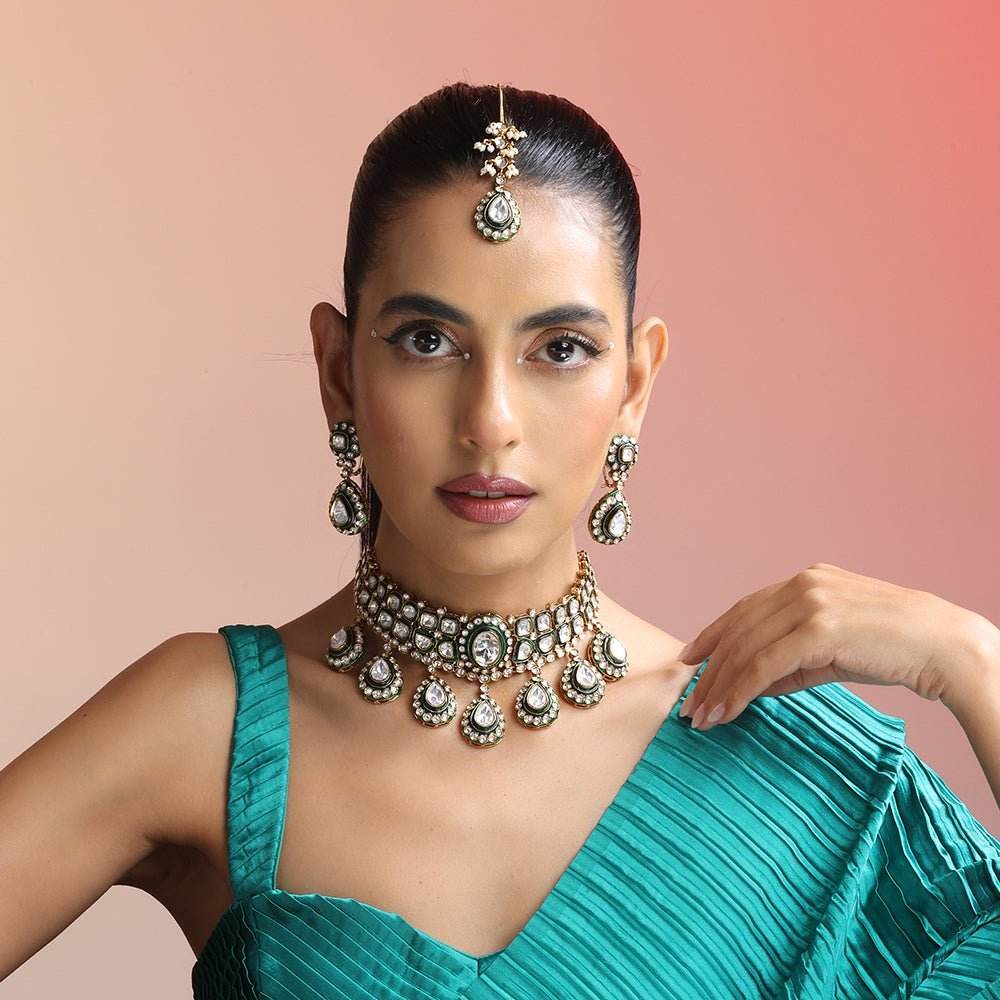 Vintage Kundan Pearl Choker Set – Timeless Bridal Elegance in White and Gold - Auraa Trends