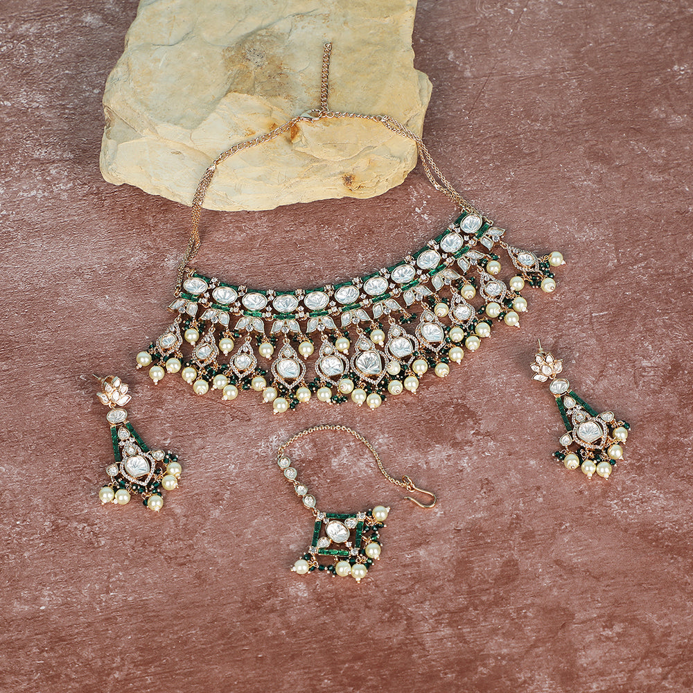 Exquisite Kundan Bridal Necklace Set with Maang Tikka