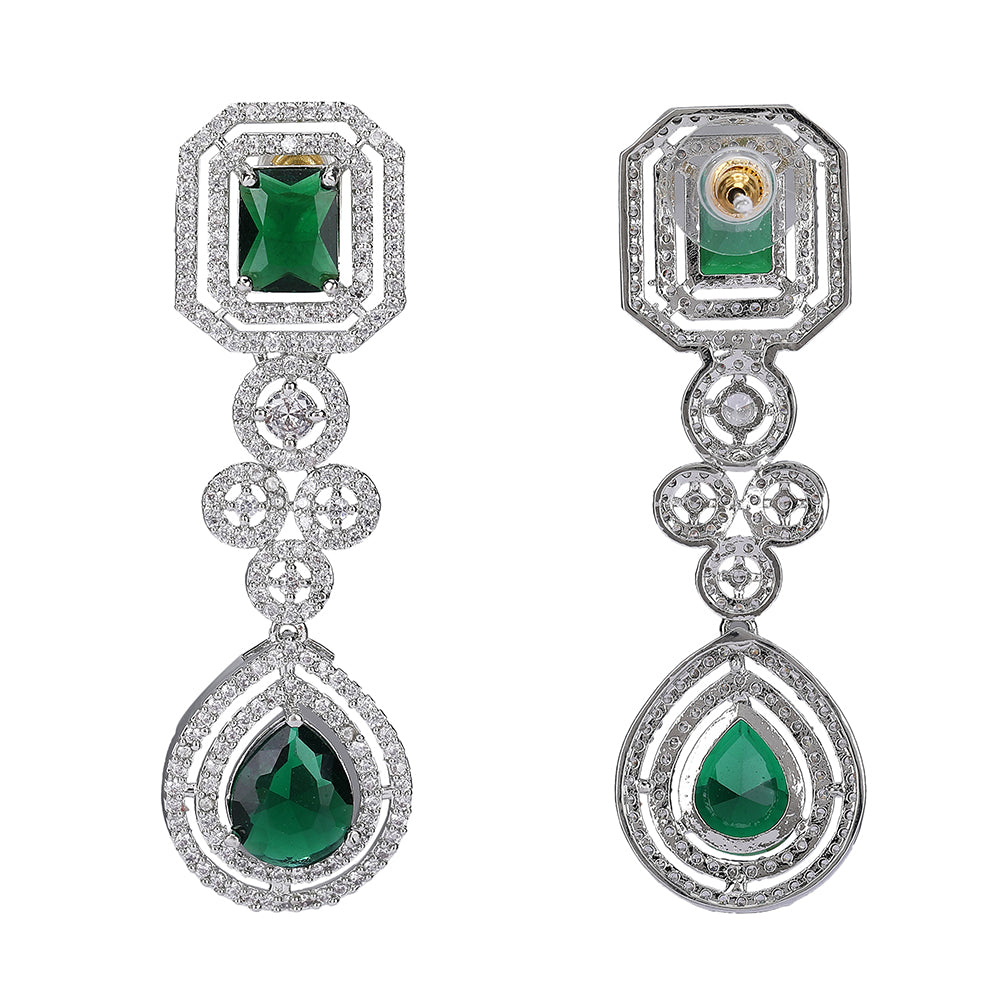 Luxurious Emerald and Diamond-Studded Silver Necklace Set