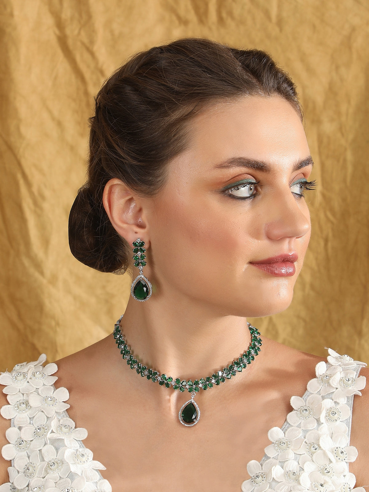 Elegant Green Crystal Necklace Set with Floral Design