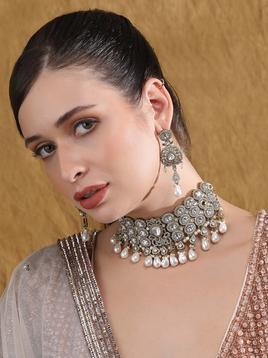 necklace set is designed for women, providing a stylish and versatile accessory for any outfit