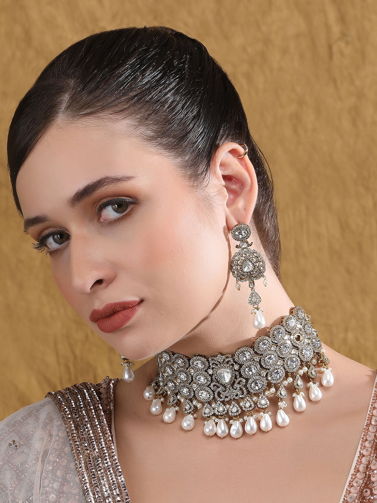 necklace set is designed for women, providing a stylish and versatile accessory for any outfit