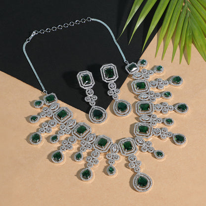 Luxurious Emerald and Diamond-Studded Silver Necklace Set