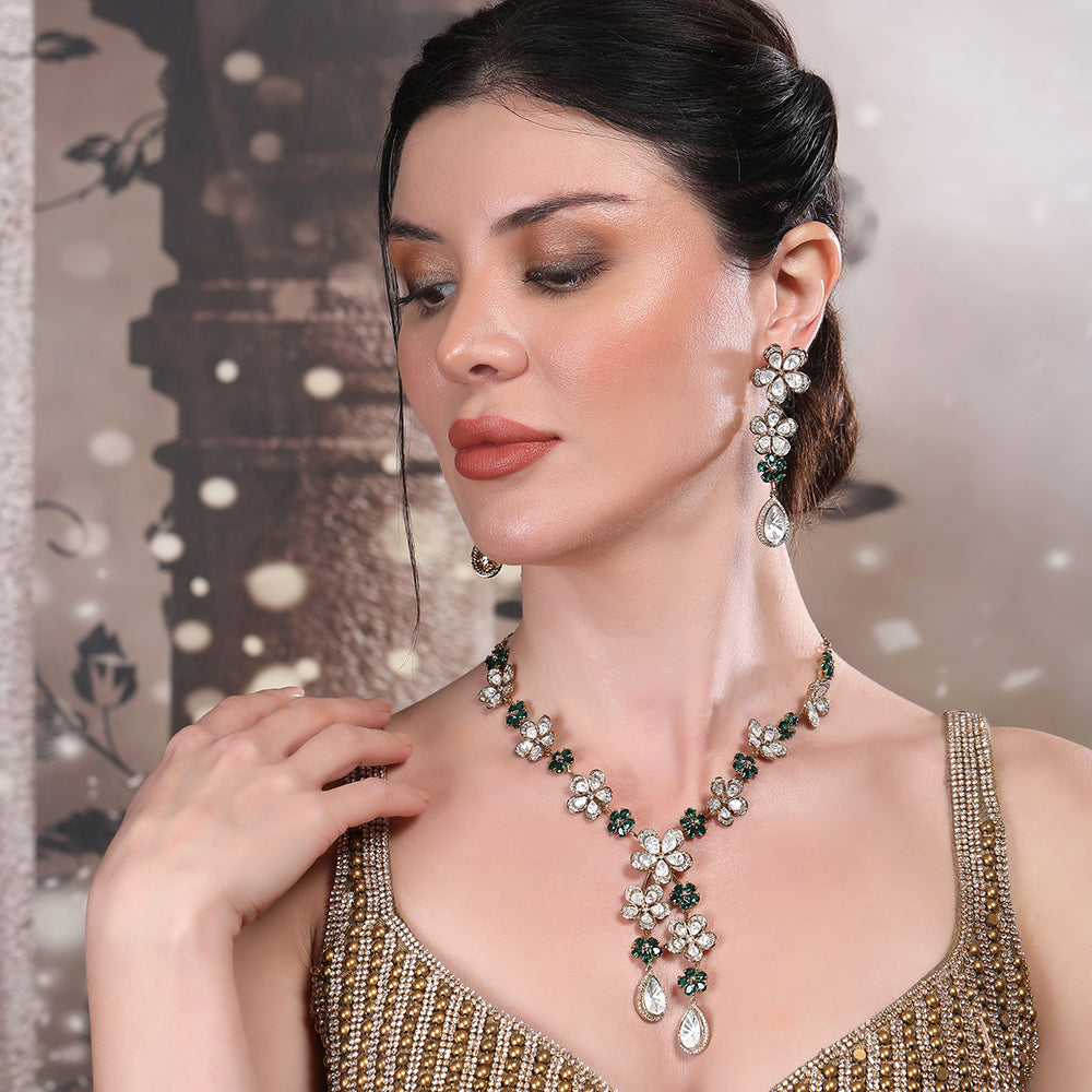 Elegant Floral Diamond-Cut Necklace and Earring Set