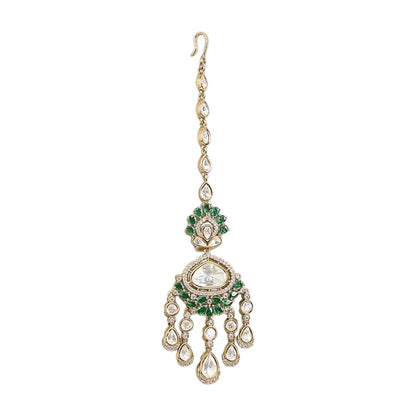 Gold finish kundan polki maang tikka with emerald green pear-stone fan, large clear centre stone, American diamond halo and chandelier-style kundan drops – Auraa Trends