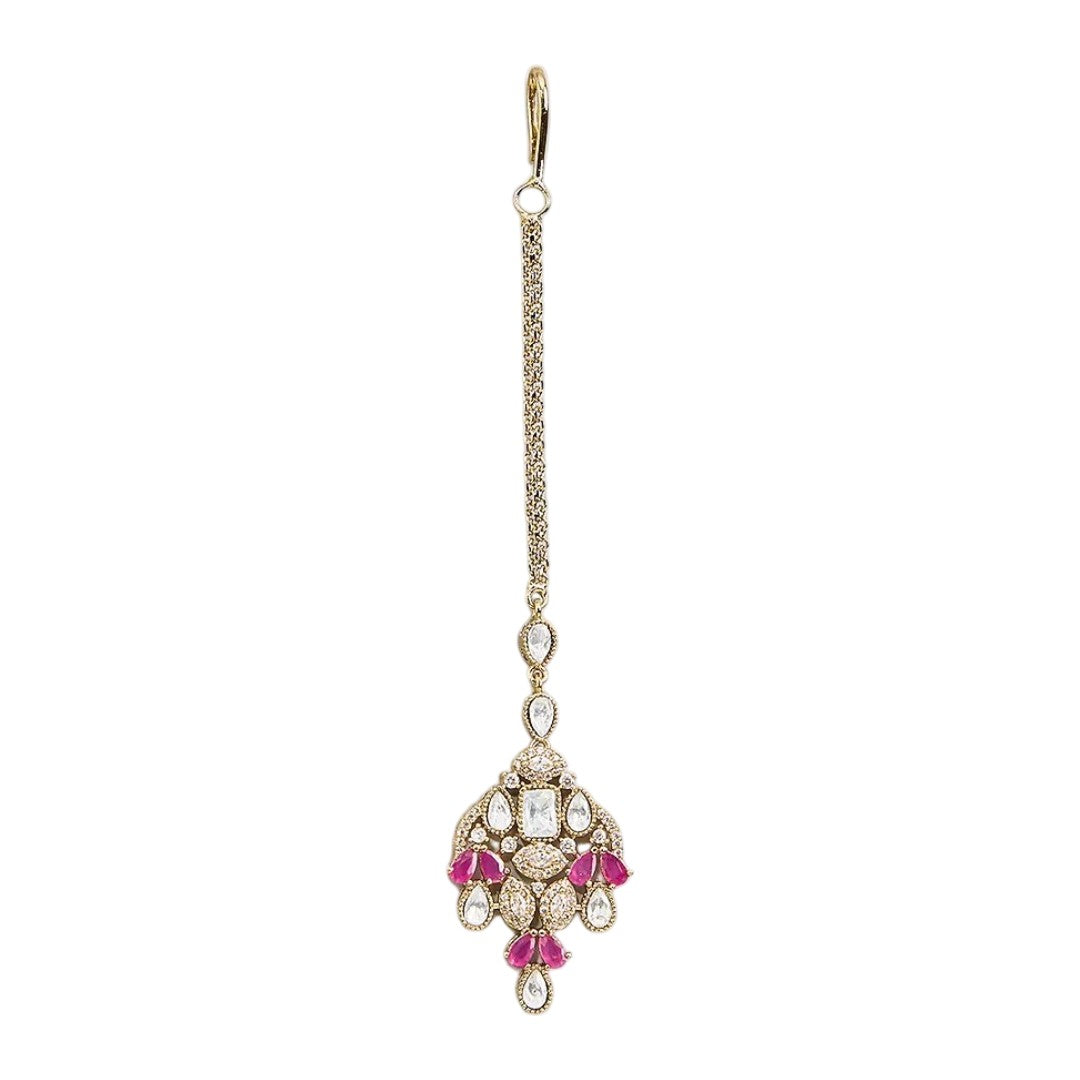 Gold finish Victorian kundan maang tikka with polki-style centre stone, ruby pink pear accents, American diamond detailing and double chain – Auraa Trends