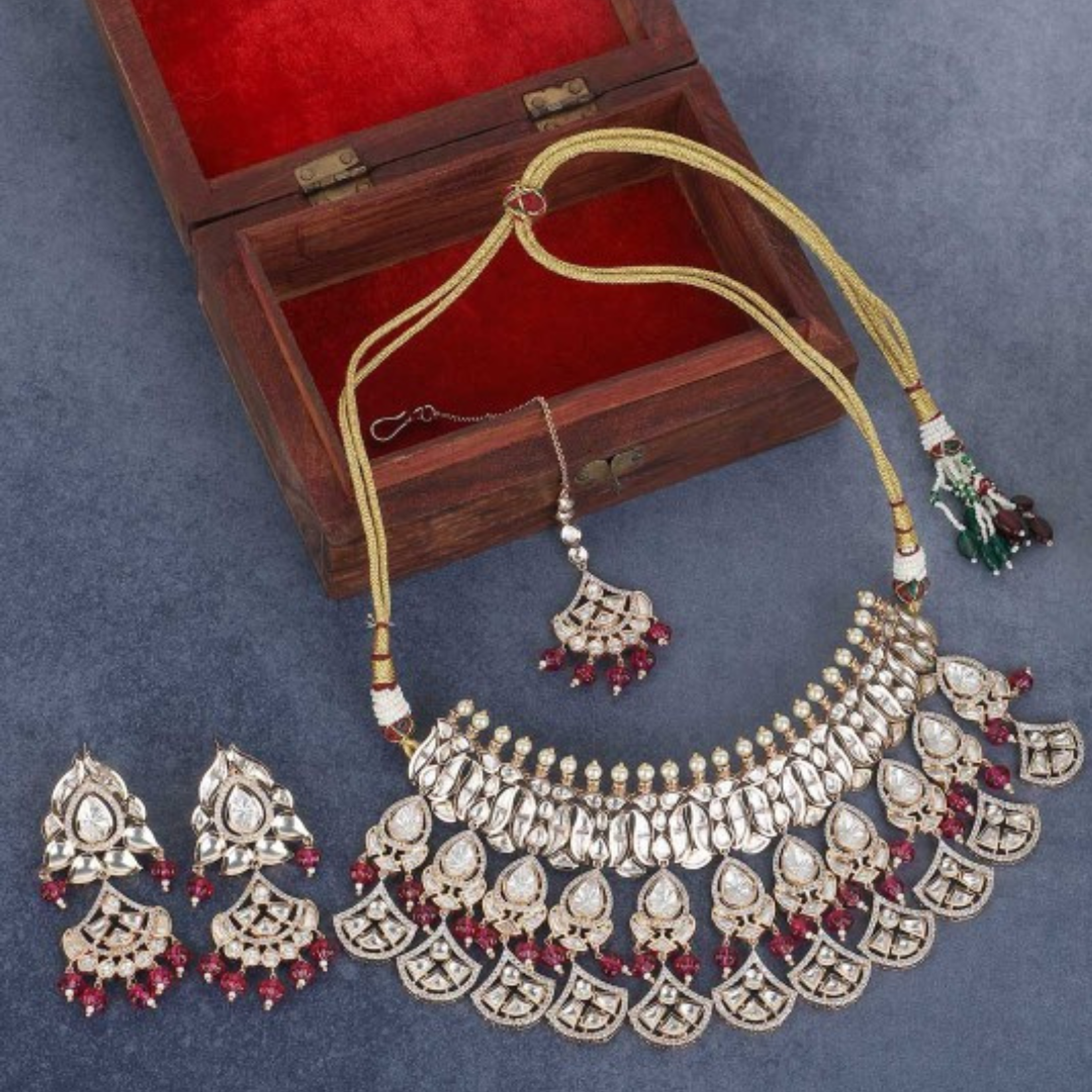 Buy Gold Plated Kundan Studded & Pearls Beaded Necklace Set