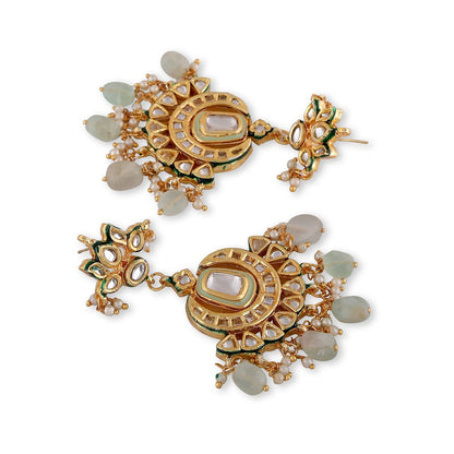 Enchanting Gold Plated Kundan Necklace Set With Maangtika