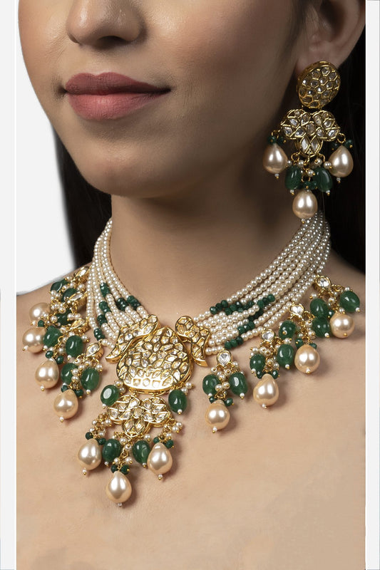 Alluring Gold Plated Kundan Necklace Set