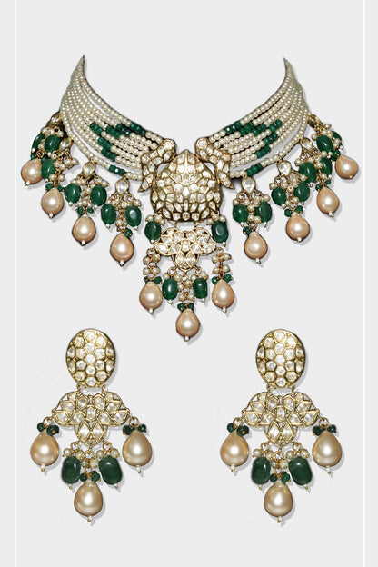Alluring Gold Plated Kundan Necklace Set