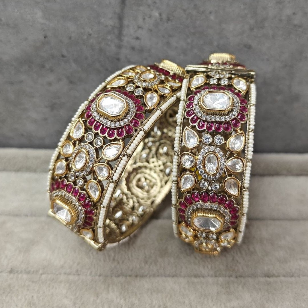 Mehandi Polish Openable Polki Kada with Red Stone Accents