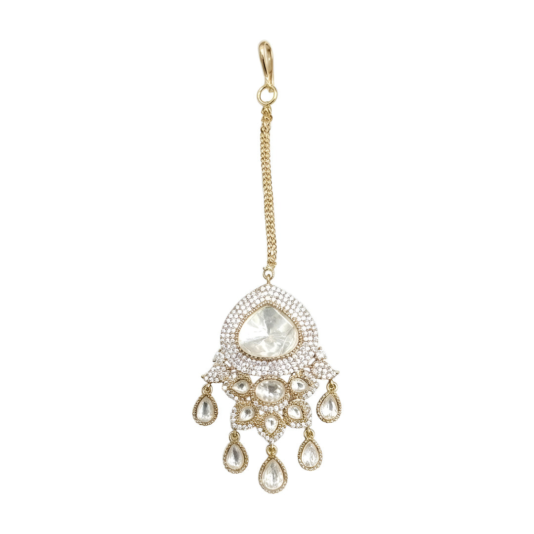 Elegant gold-plated Kundan maang tikka with white American diamond stones and pear-shaped crystal drops for bridal and wedding wear.