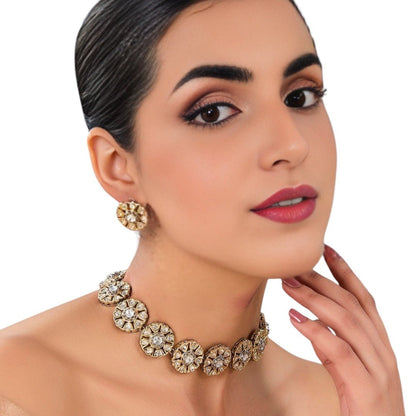 Antique Gold Floral Kundan Choker Necklace Set with Stud Earrings - Auraa Trends - Choker - # - Auraa Trends - Antique Gold Floral Kundan Choker Necklace Set with Stud Earrings