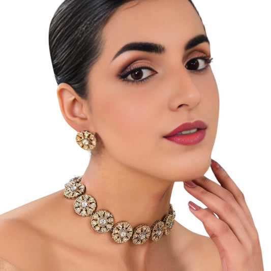 Antique Gold Floral Kundan Choker Necklace Set with Stud Earrings - Auraa Trends - Choker - # - Auraa Trends - Antique Gold Floral Kundan Choker Necklace Set with Stud Earrings
