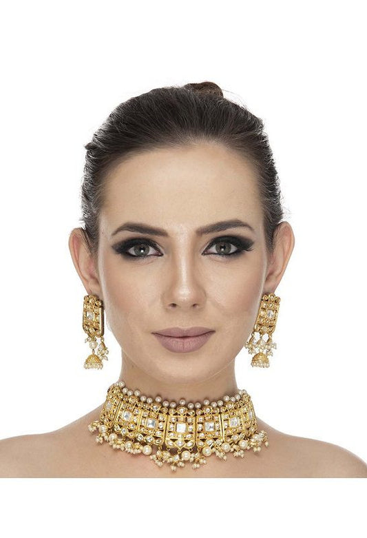 Gleaming Kundan Choker Necklace Set with Pearl Embelishments