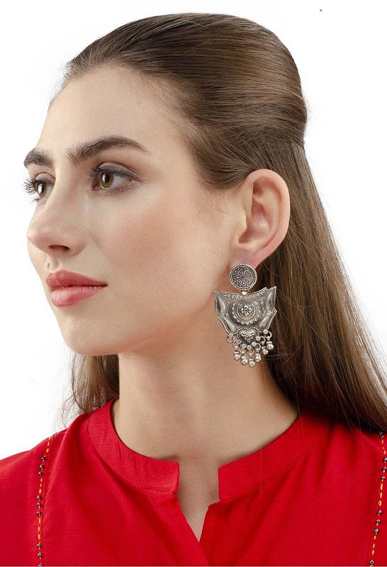 Gleaming Sterling Silver Earring