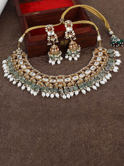 Beautifully Handcrafted Green Kundan Necklace Set - Auraa Trends