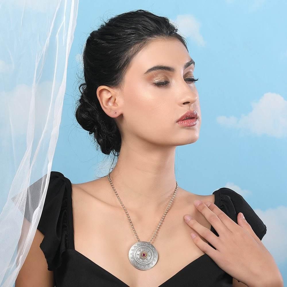 Buy Aviana Dainty Oxidized Silver Statement Pendant Necklace for Women - Auraa Trends