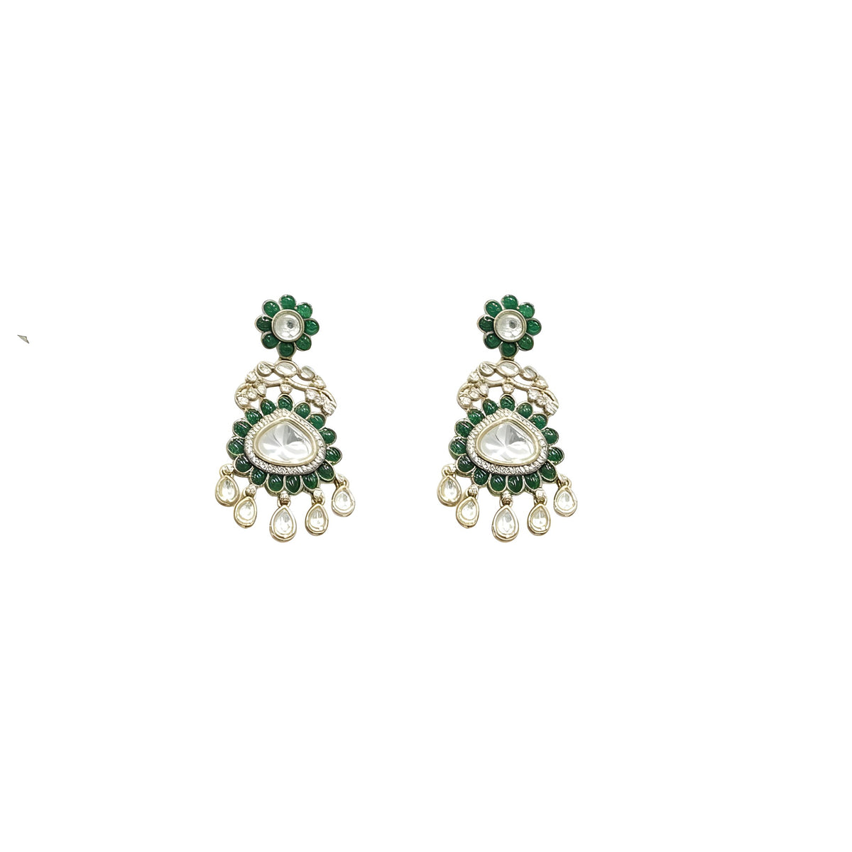 Antique gold Victorian kundan bridal choker with emerald-green flower medallions, pear-stone drops and a matching drop earring on a grey display bust