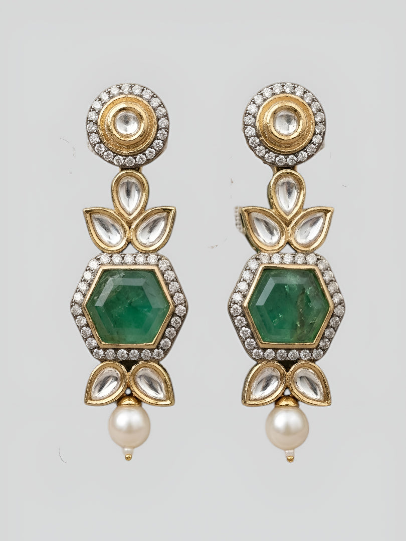 Premium Kundan craftsmanship with floral detailing Elegant green stone centerpiece design