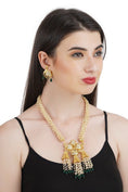 Load image into Gallery viewer, Sumptuous Kundan Necklace Set
