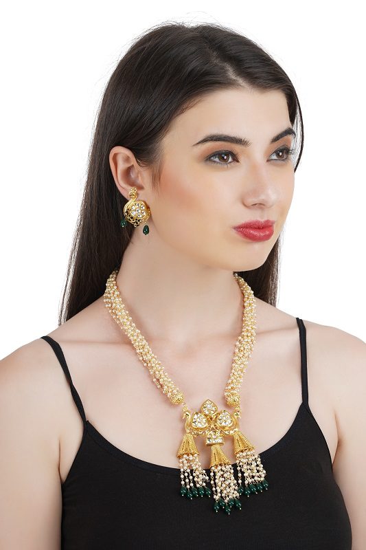 Sumptuous Kundan Necklace Set