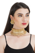 Load image into Gallery viewer, Dignified Gold Choker Set
