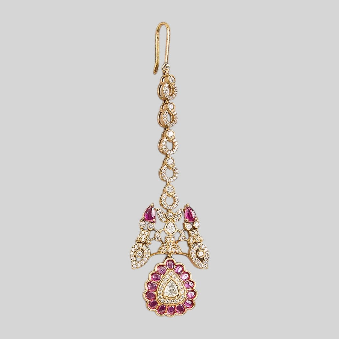 Gold finish American diamond maang tikka with ruby pink oval stone medallion, clear pear centre stone, zircon teardrop chain and ruby pink pear accents – Auraa Trends