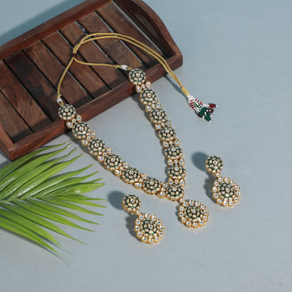 Elegant Gold - Plated Kundan Bridal Necklace Set - Auraa Trends - Necklace Set - Elegant Gold - Plated Kundan Bridal Necklace