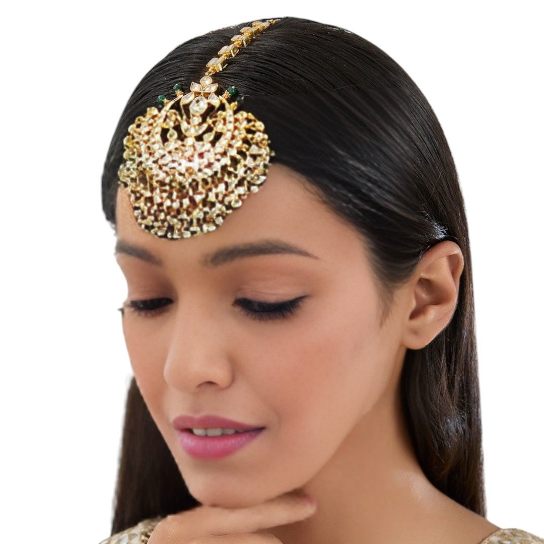 Elegant Lady in Traditional Indian Attire Maangtikka - Auraa Trends - Maangtika - Elegant Lady in Traditional Indian Attire