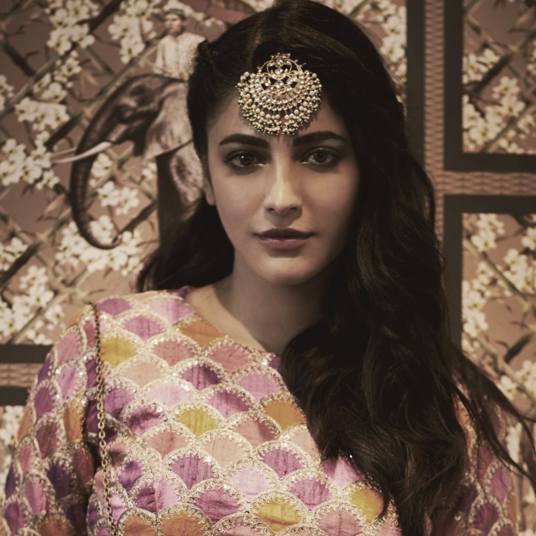 Elegant Lady in Traditional Indian Attire Maangtikka - Auraa Trends - Maangtika - Elegant Lady in Traditional Indian Attire
