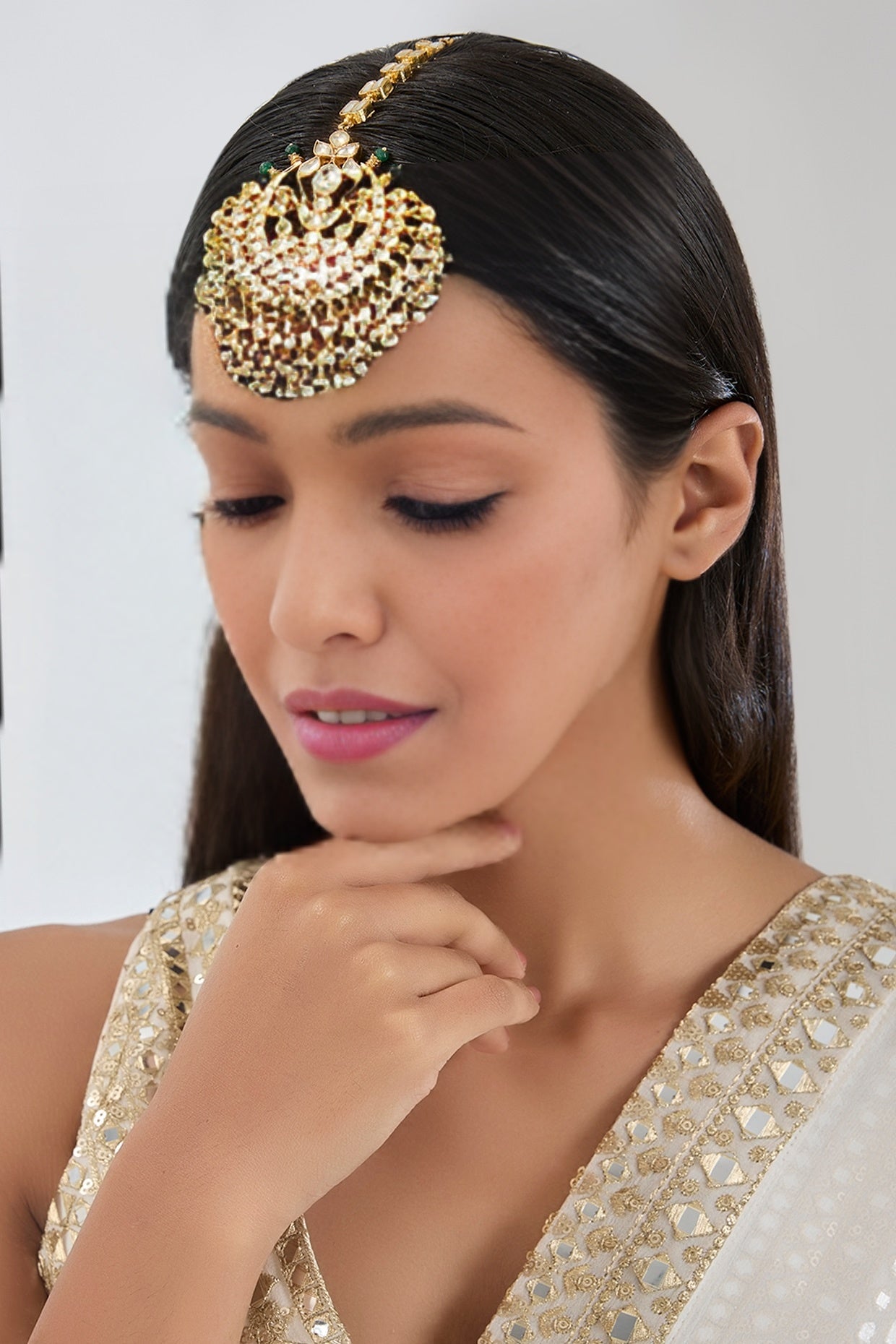 Elegant Lady in Traditional Indian Attire Maangtikka - Auraa Trends - Maangtika - Elegant Lady in Traditional Indian Attire