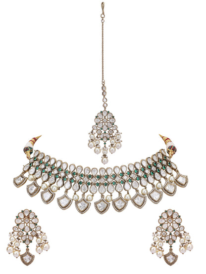 Elegant Pearl & Kundan Choker Necklace Set with Maangtikka - Auraa Trends - Choker - Aura Trends Auraa Trends Best Sellers