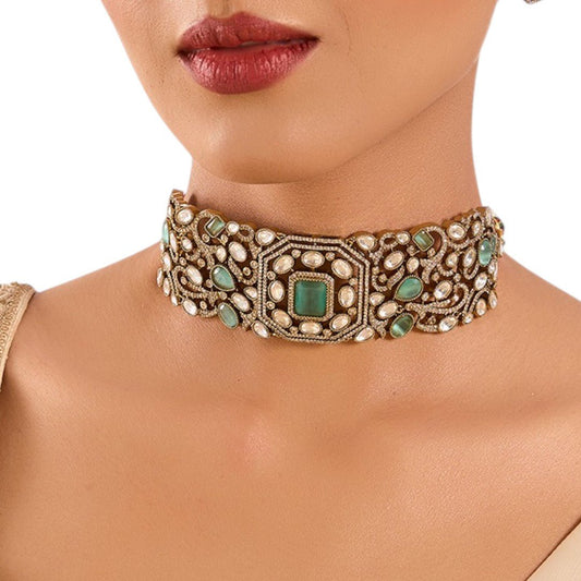 Emerald Green Kundan Choker Set with Statement Stud Earrings - Auraa Trends - choker - Emerald Green Kundan Choker Set