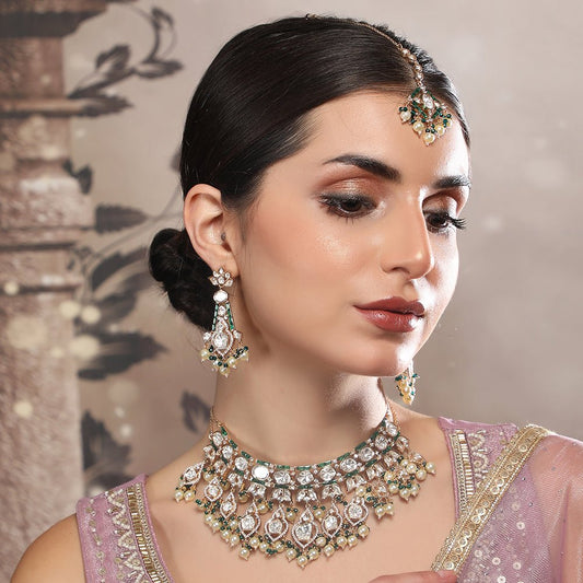 Exquisite Kundan Bridal Choker Necklace Set with Maangtikka - Auraa Trends - Choker - Exquisite Kundan Bridal Choker Necklace