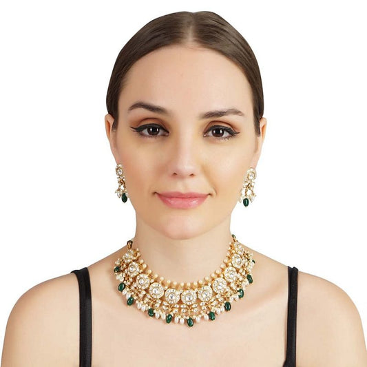 Exquisite Kundan Necklace Set - Auraa Trends - Necklace Set - Auraa Trends - Pearl and Green Bead Kundan Choker Necklace Set