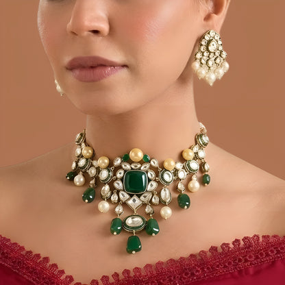 Gold finish emerald green kundan choker necklace set with polki-style stones, pearl drops, green stone drops and matching pearl drop earrings – Auraa Trends