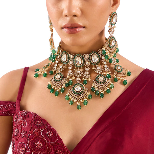 Gold Finish Kundan Polki & Emerald Green Drop Choker Necklace Set - Auraa Trends - Necklace -  - Auraa Trends - Gold Finish Choker Necklace with Kundan Polki and Emerald Green Drops Traditional Kundan Polki Choker Set with Matching Earrings Bridal Emerald Drop Choker Necklace for Women Indian Ethnic Necklace Set with Polki Stones and Emerald Accents