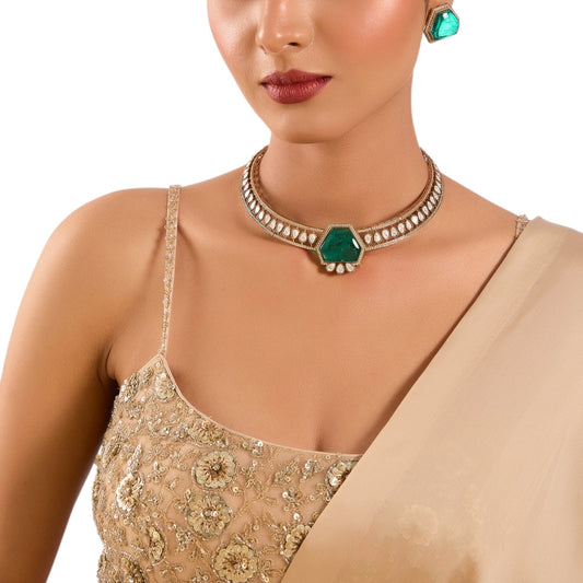 Gold Finish Kundan Polki & Emerald Stone Choker Necklace Set - Auraa Trends - Necklace -  - Auraa Trends - Gold Finish Choker Necklace with Uncut Kundan Polki and Emerald Stones Traditional Kundan Polki Choker Set with Matching Earrings Bridal Emerald and Kundan Polki Choker Necklace for Women Festive Wear Gold Choker Necklace with Polki Stones