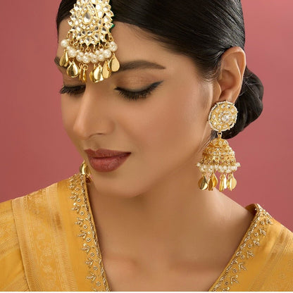 Gold Finish Kundan Polki & Pearl Beaded Dangler Earrings With Maangtikka - Auraa Trends - Maangtika - # - Auraa Trends - Gold Finish Kundan Polki & Pearl Beaded Dangler Earrings With Maangtikka