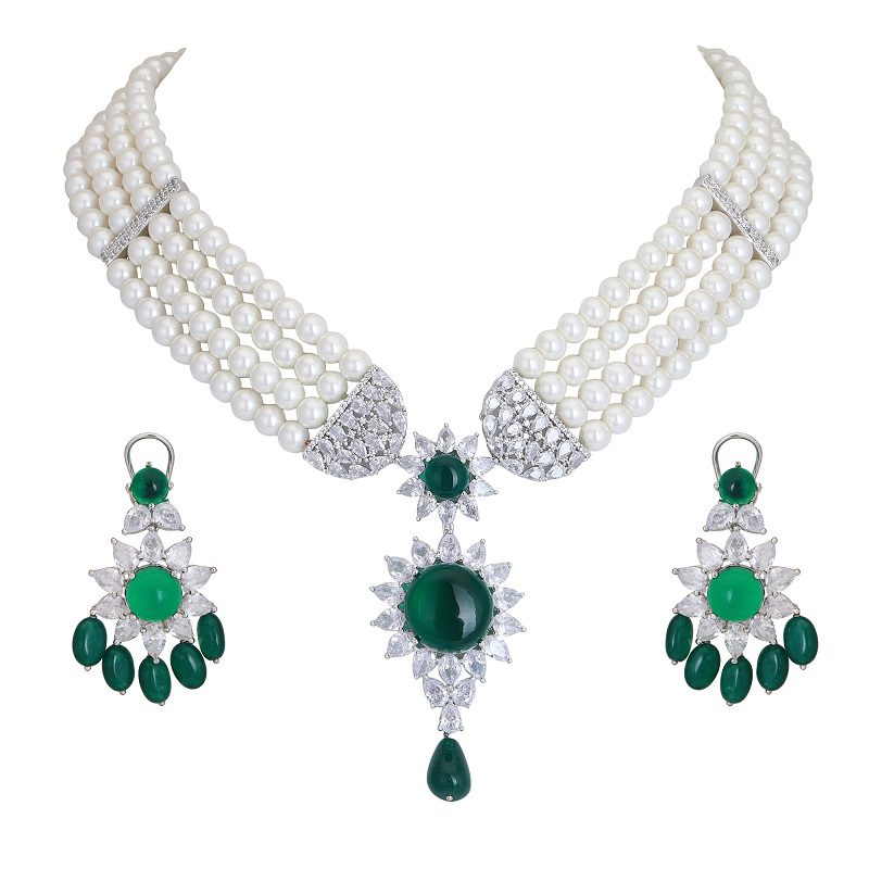 Tantalizing Diamonte Pearl and Emerald Necklace Set