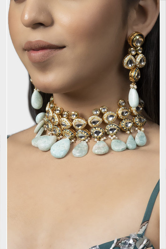 Queenly Gold Plated Kundan Necklace Set - Auraa Trends - Necklaces - Auraa Trends - Queenly Gold Plated Kundan Necklace Set